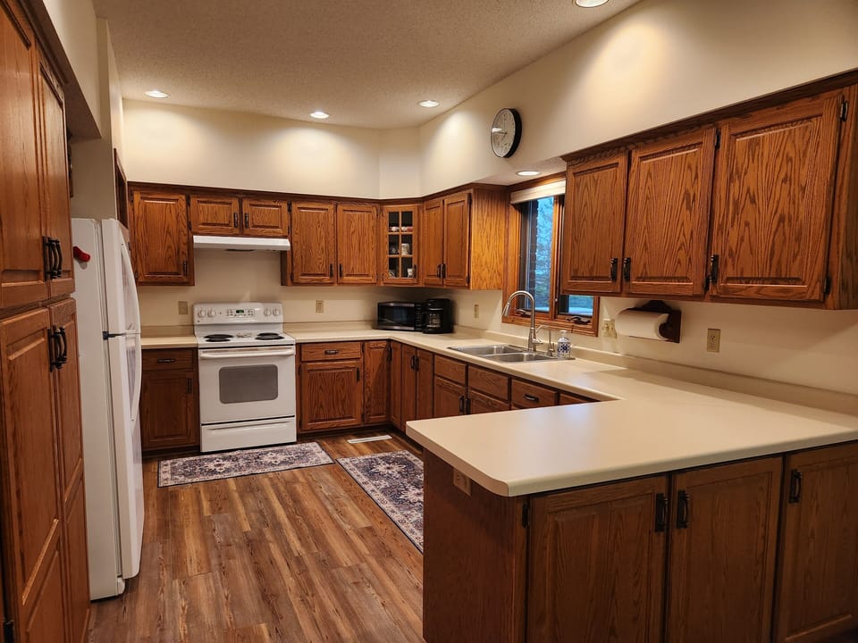 Full Kitchen
Comfortable for 3 Cooks
Refrigerator, Pantry, Electric Range w/Vent