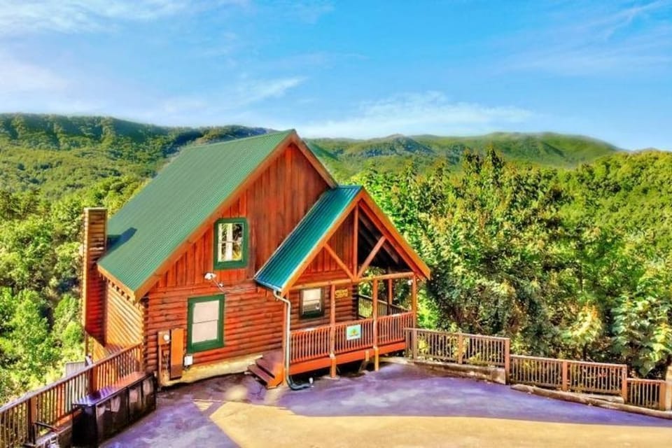 Mountain cabin escape with stunning views & memories.