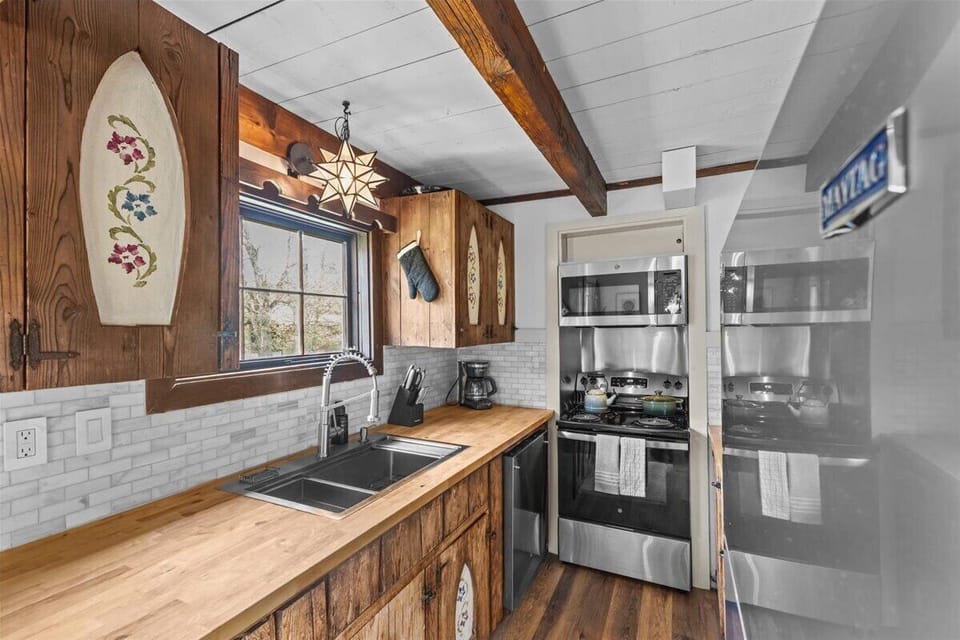Alpenglow Chalet: Beautiful 4BR w/Pool+Pickleball (5685)