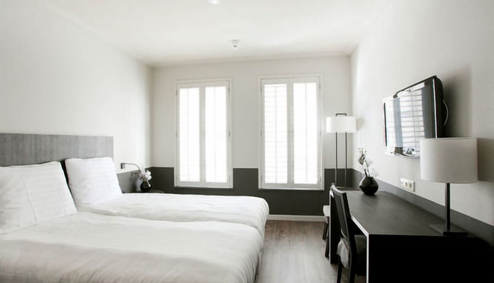 Unit with two Twin beds