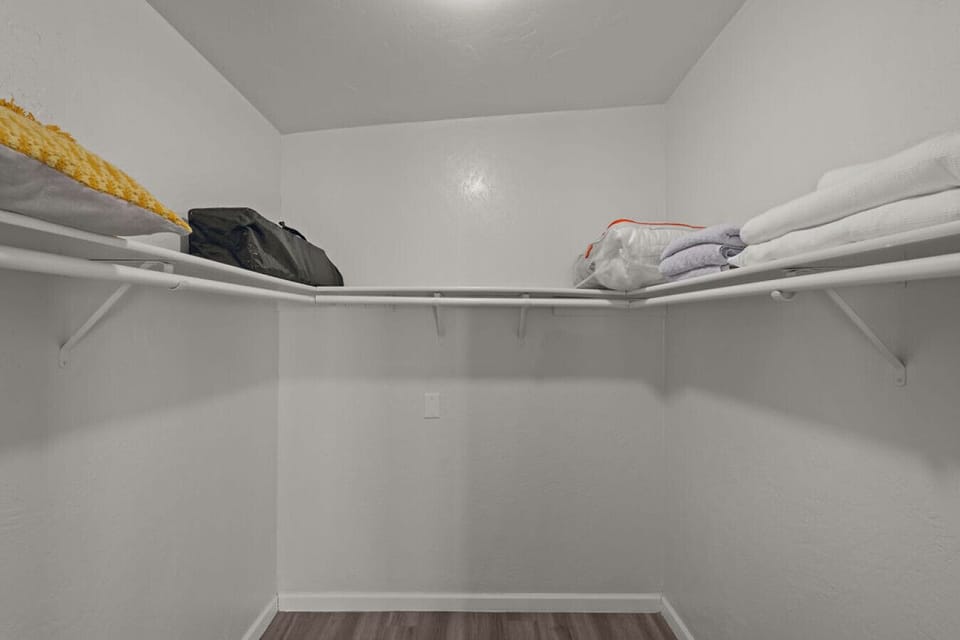 1508 Bedroom 2 Closet