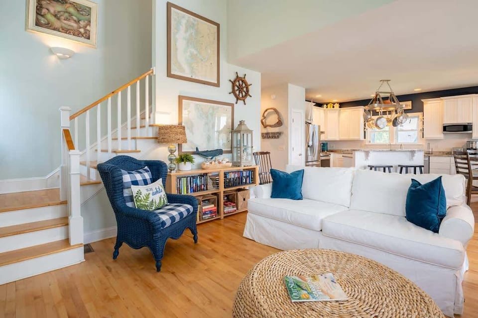 Level 2-Beautifully Furnished Living Room