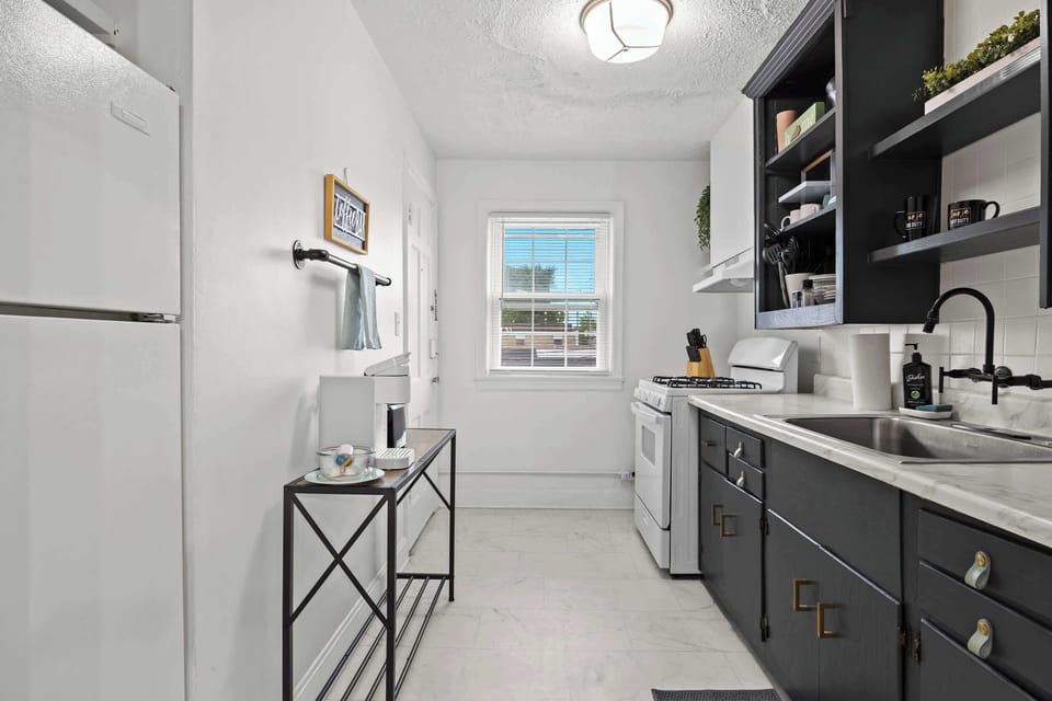 Kitchen: Unit 3 - Fully-equipped kitchen with all the essentials for a cozy meal at home.