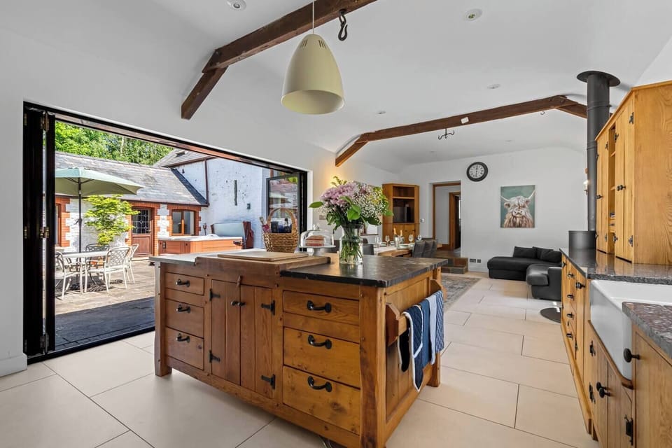 Luxury kitchen island flowing straight into the courtyard. Perfect social space. 