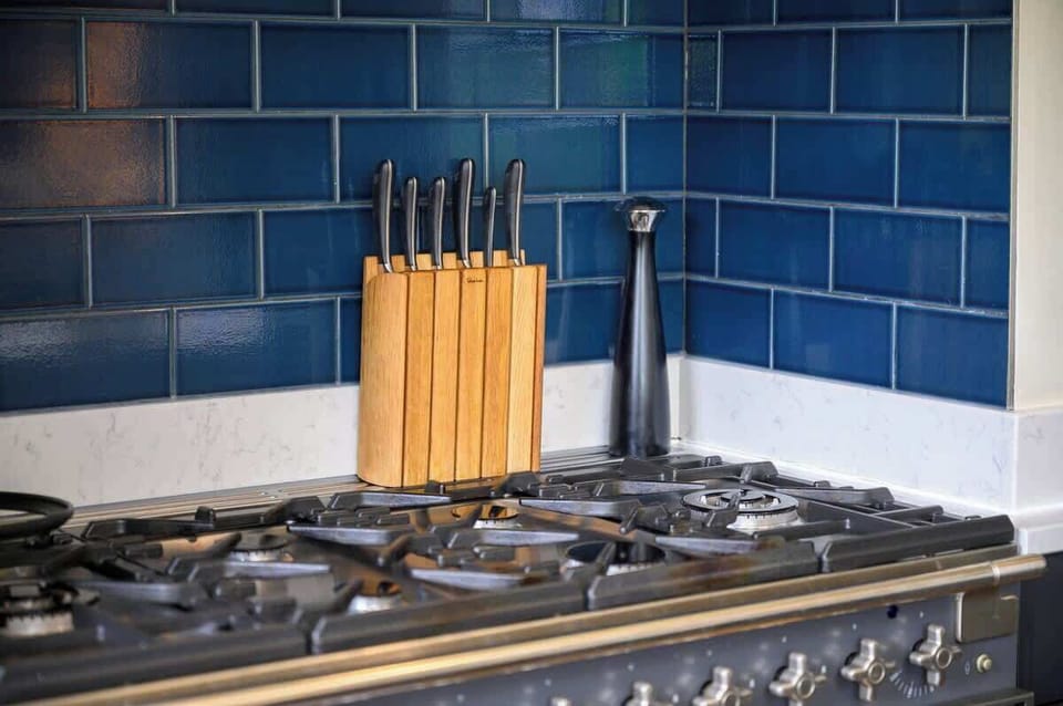 Double oven - Grill - Hob - Perfect for long stays and home cooked meals