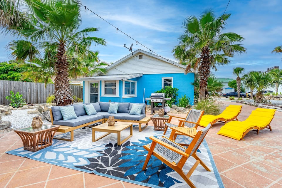 Shared Patio - Dining, Lounge Space + Grill