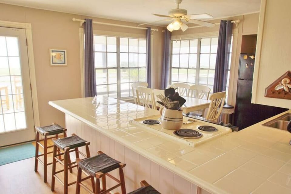 great views from kitchen 
