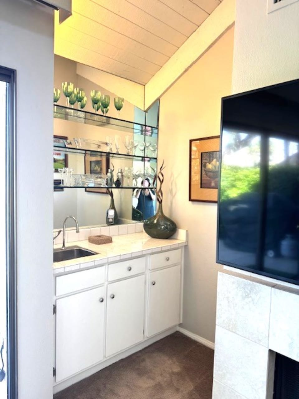 Wet bar.