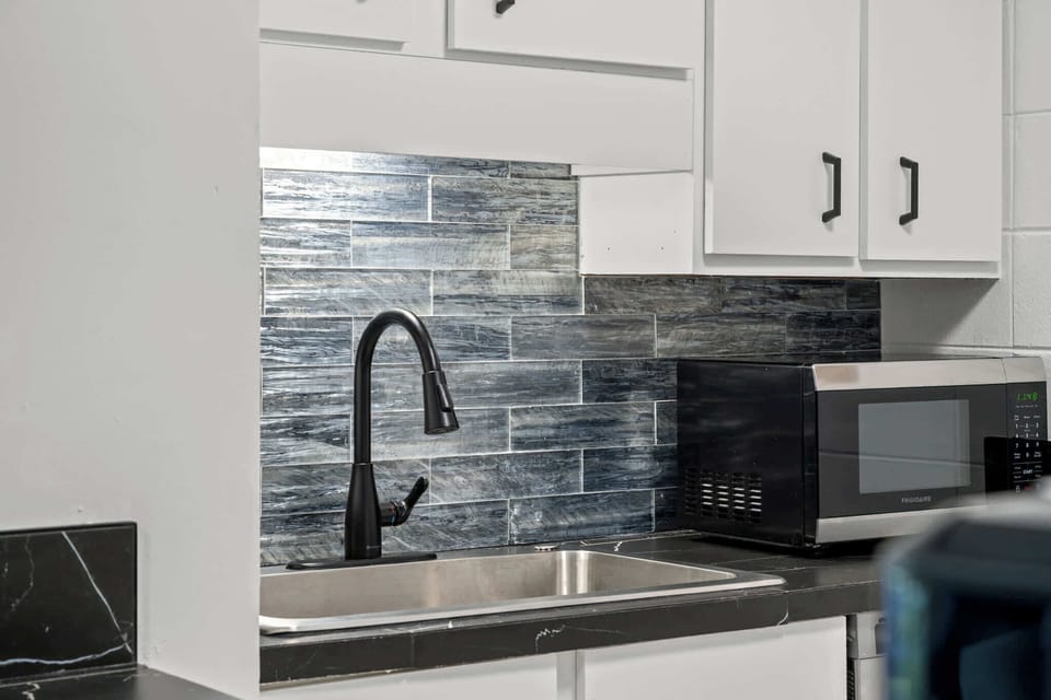 Enjoy cooking in this modern, fully equipped kitchen.