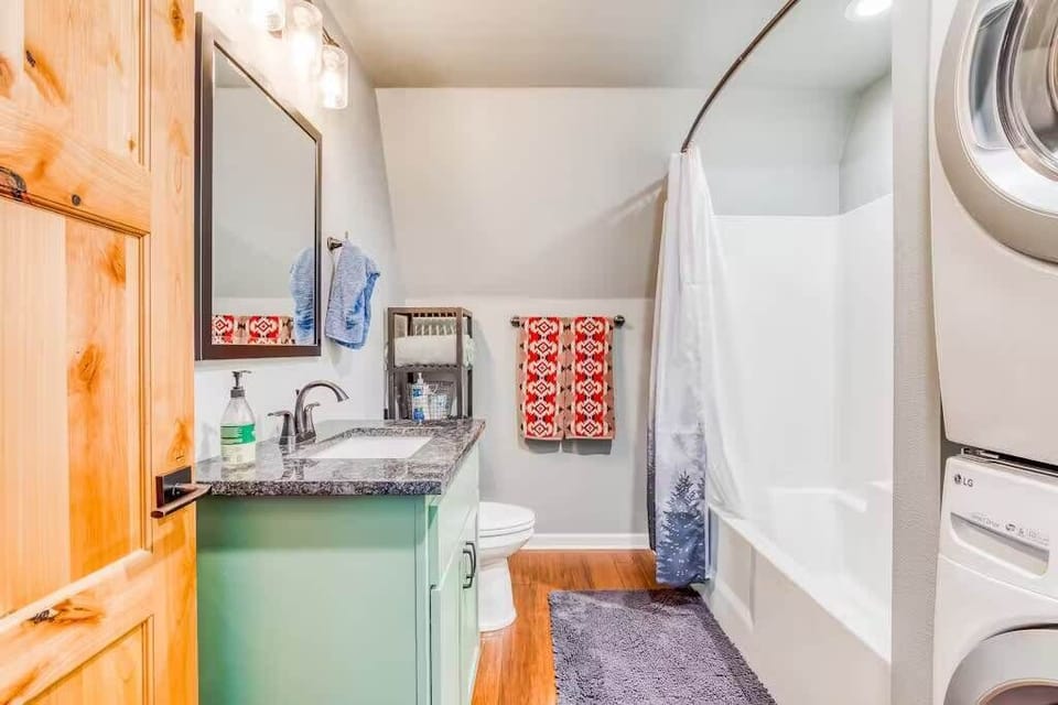 Freshen up in the bright bathroom with a tub/shower combo—plus the added convenience of in-unit laundry for a stress-free stay.