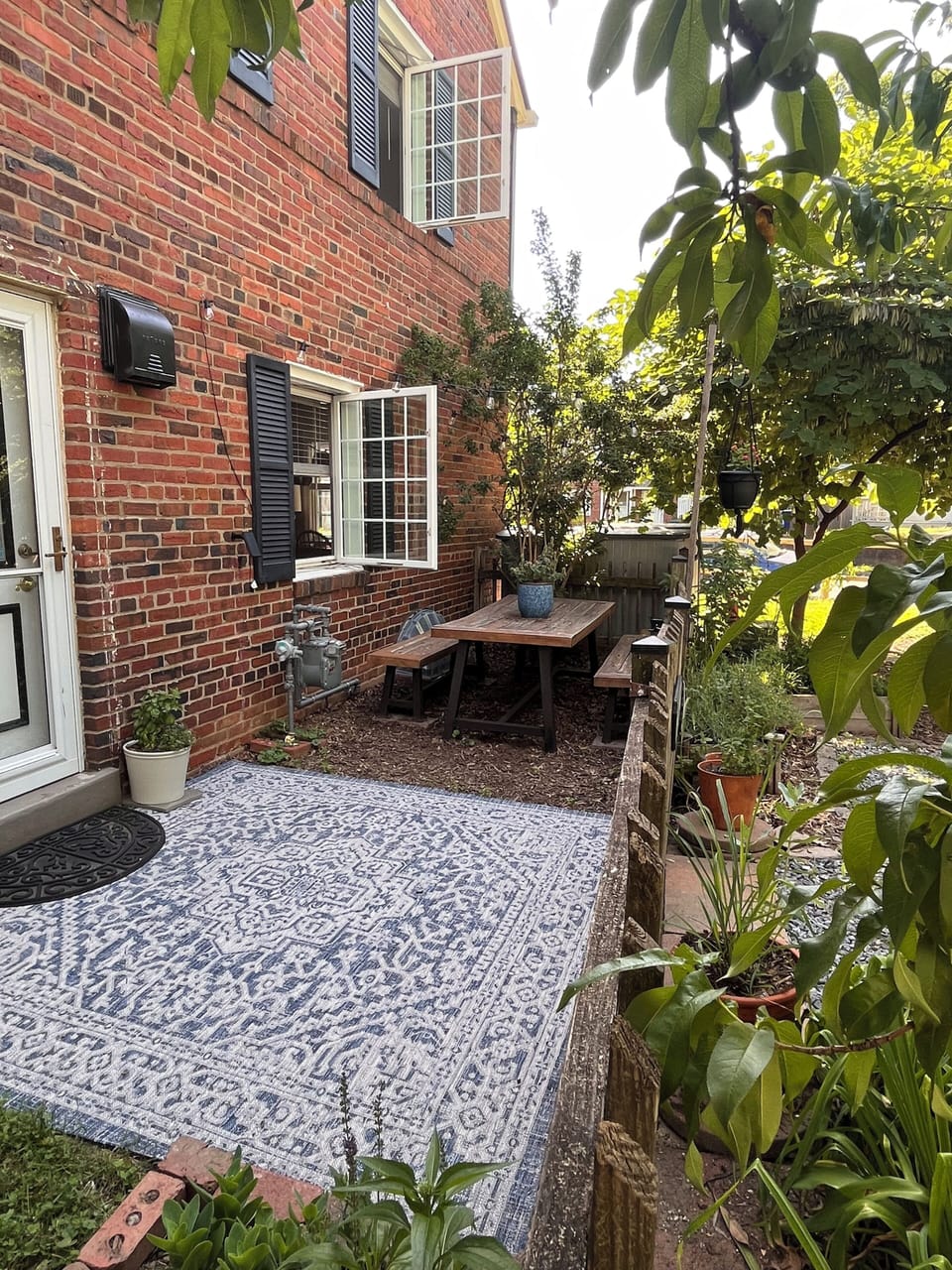 There's a picnic table right off the kitchen for outdoor dining and relaxing
