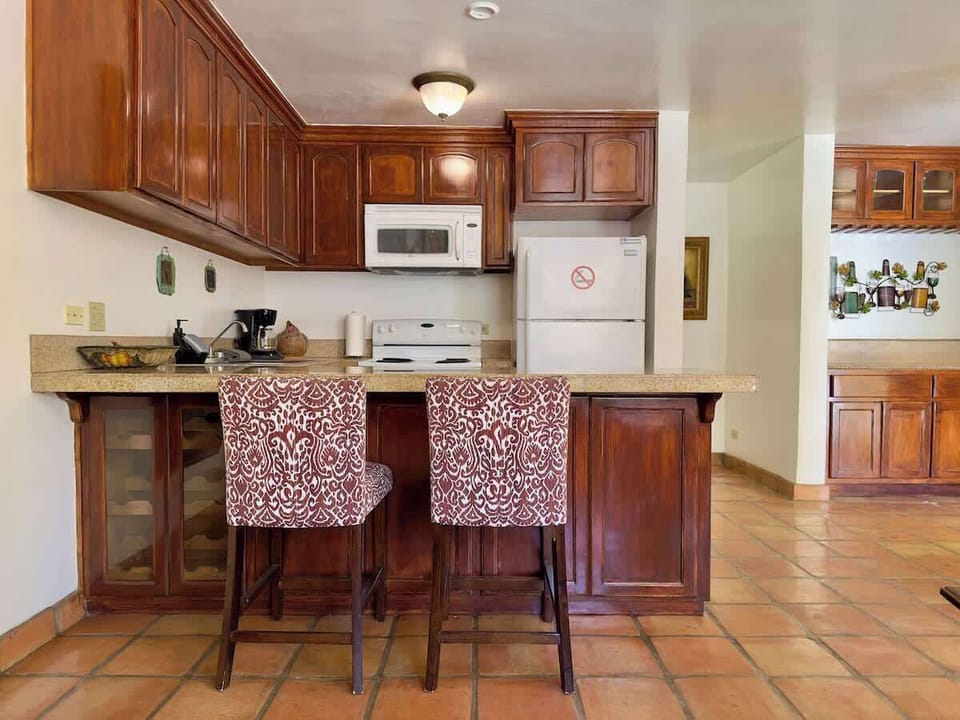 Kitchen with seating area