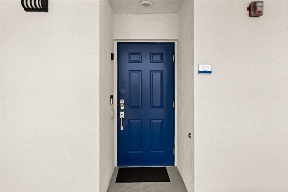 3131 Paradox Cir Unit 306 (26).jpg