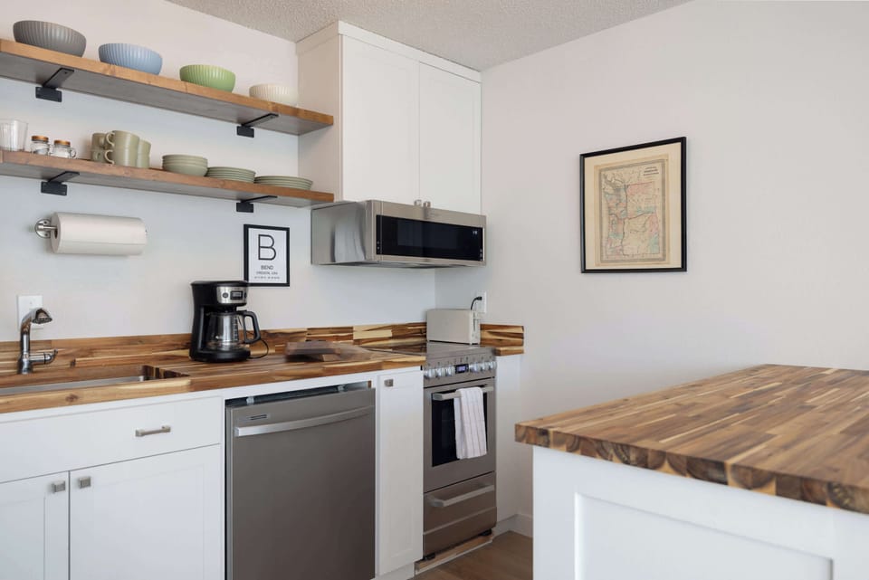 Full kitchen