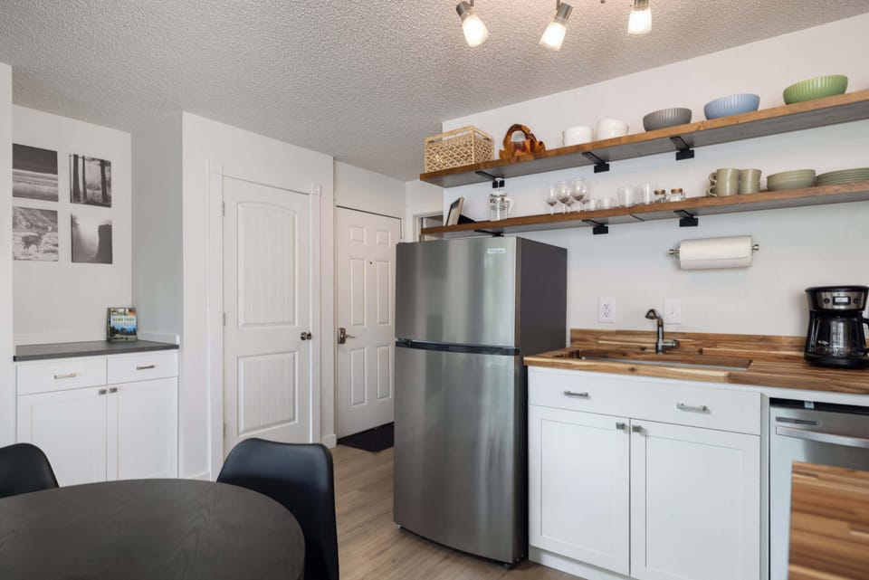 Full kitchen 