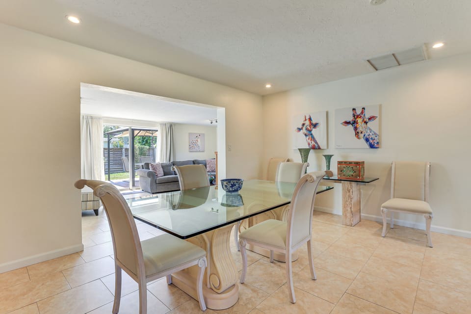 Dining Room | Dishes & Flatware Provided