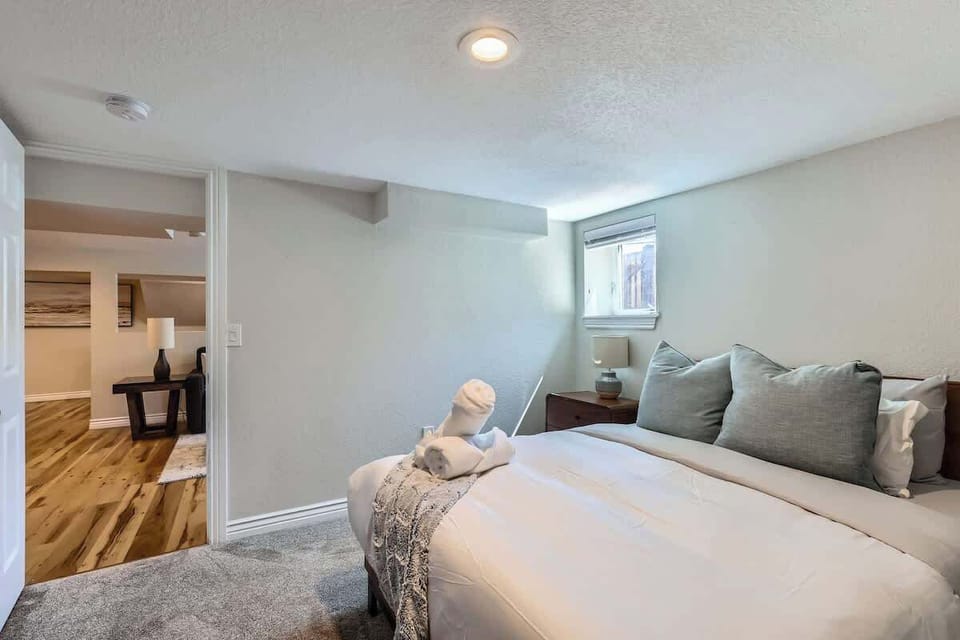 Queen sized bed - bedroom 3 