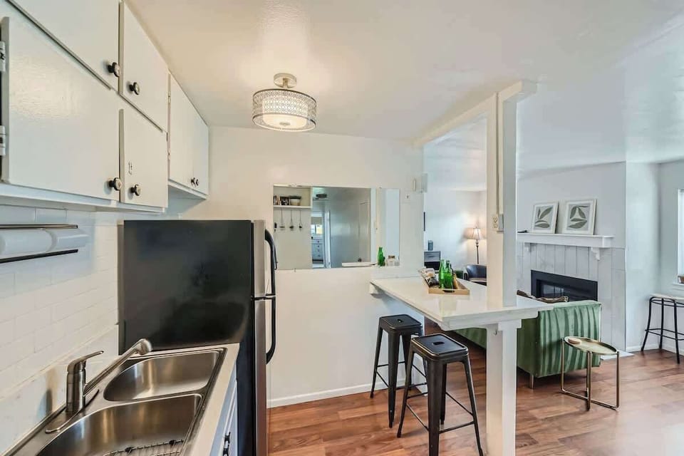 Built in bar top perfect for quick easy meals 