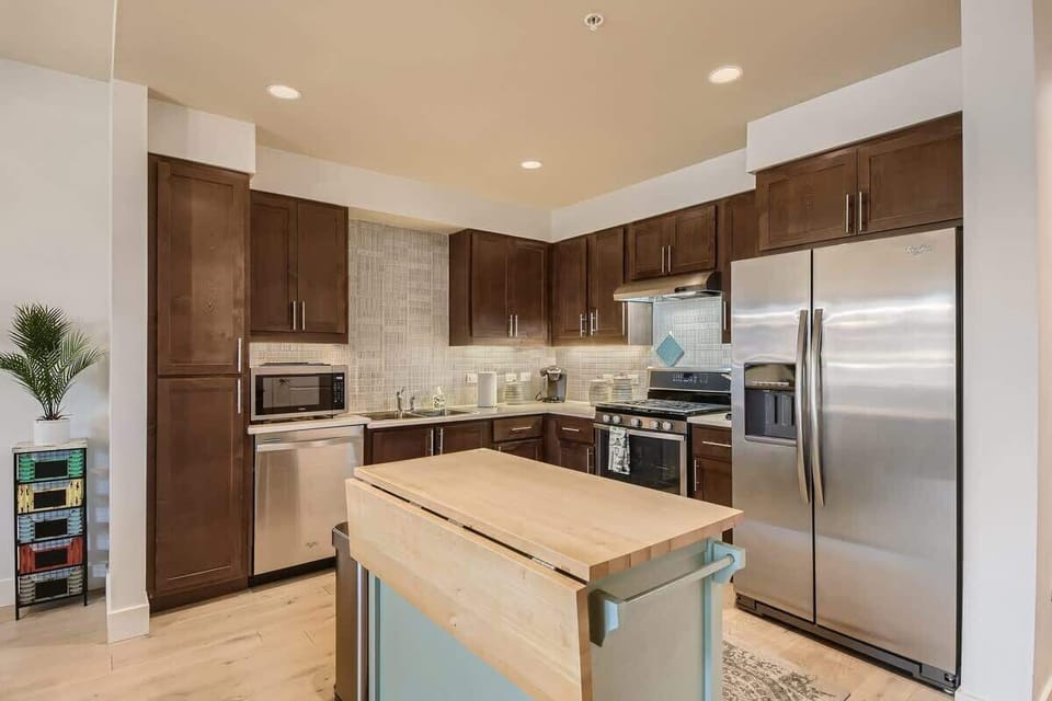 Plenty of Counter Space for Meal Prep
