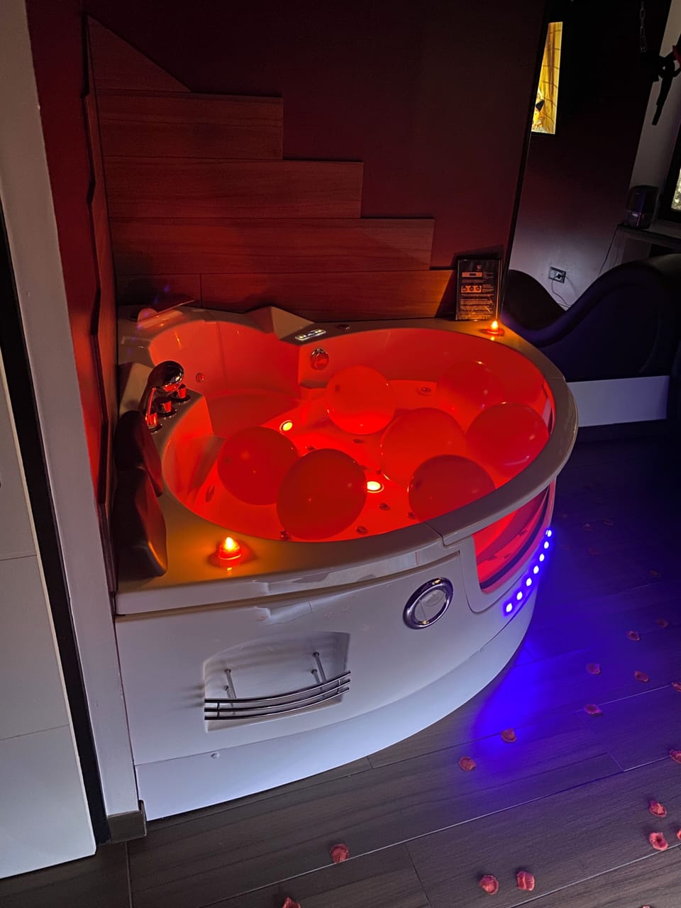 Indoor spa tub