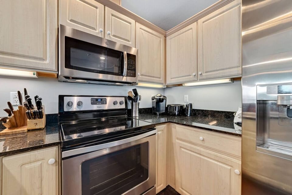 Fully Stocked Kitchen 