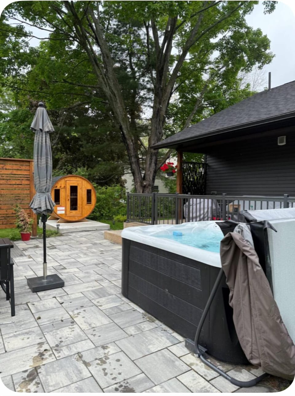 Outdoor spa tub