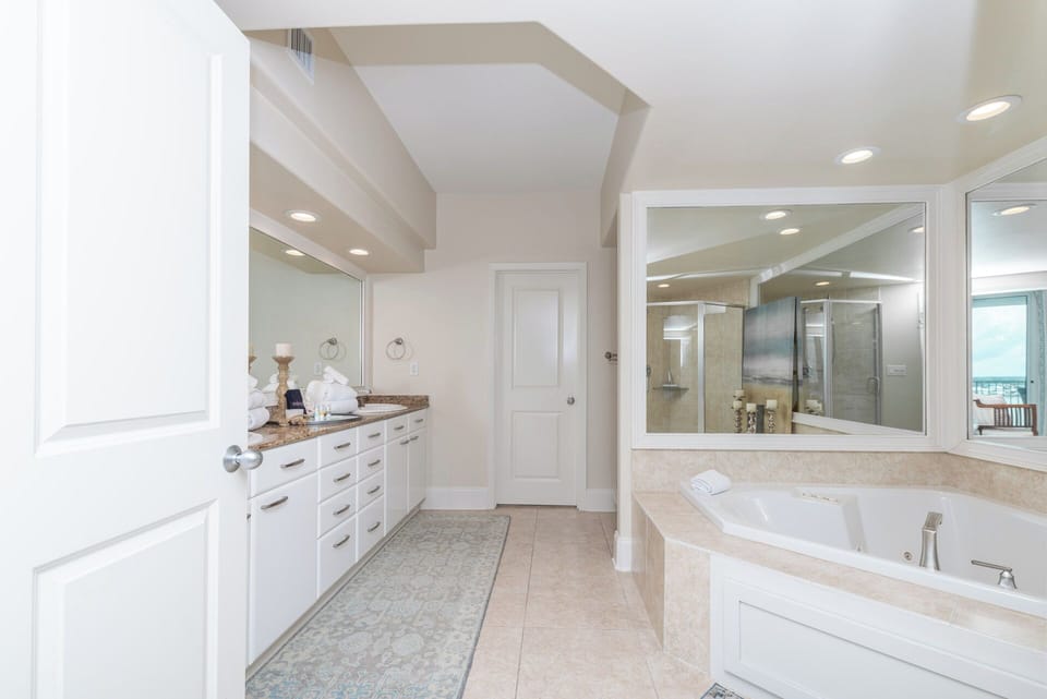 Caribe Resort B1007 Master Bath