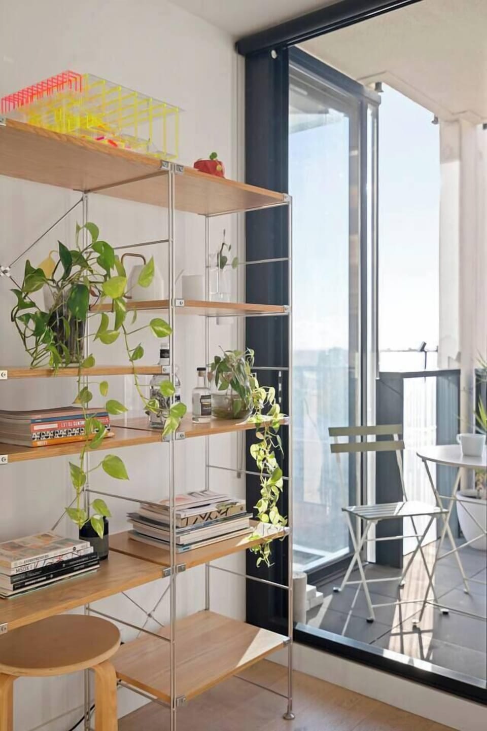 Relax with a good read or a warm drink beside lush indoor plants, then step out to the café-style setting on the balcony for peaceful moments above the urban buzz.