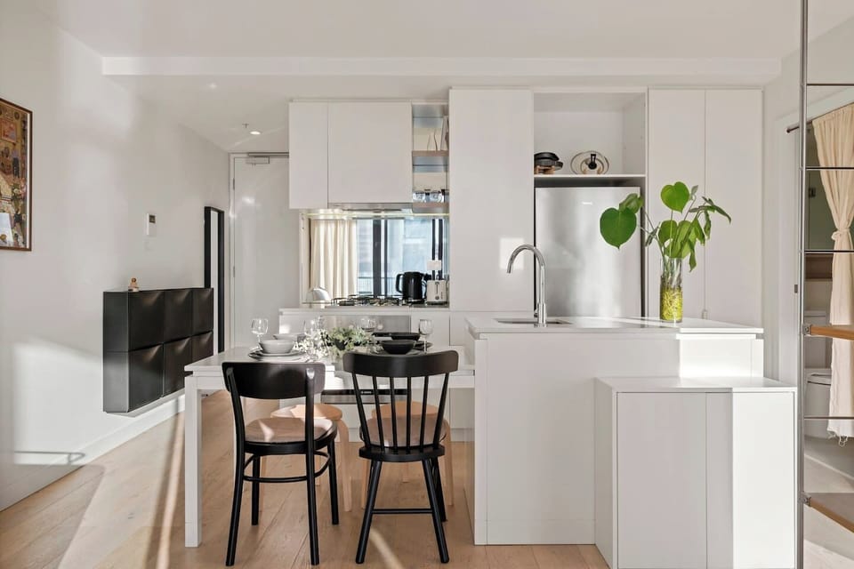 Prepare meals with ease in the efficient kitchen, fully equipped with an oven, dishwasher, fridge, and thoughtful details that make cooking feel effortless and enjoyable.