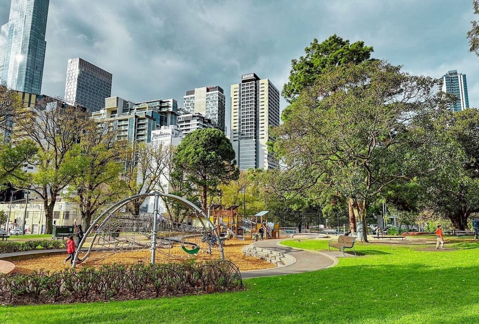 Stroll three minutes to Flagstaff Gardens, where leafy paths, shaded benches, and a playground create a peaceful contrast to city life—ideal for morning walks or evening resets.