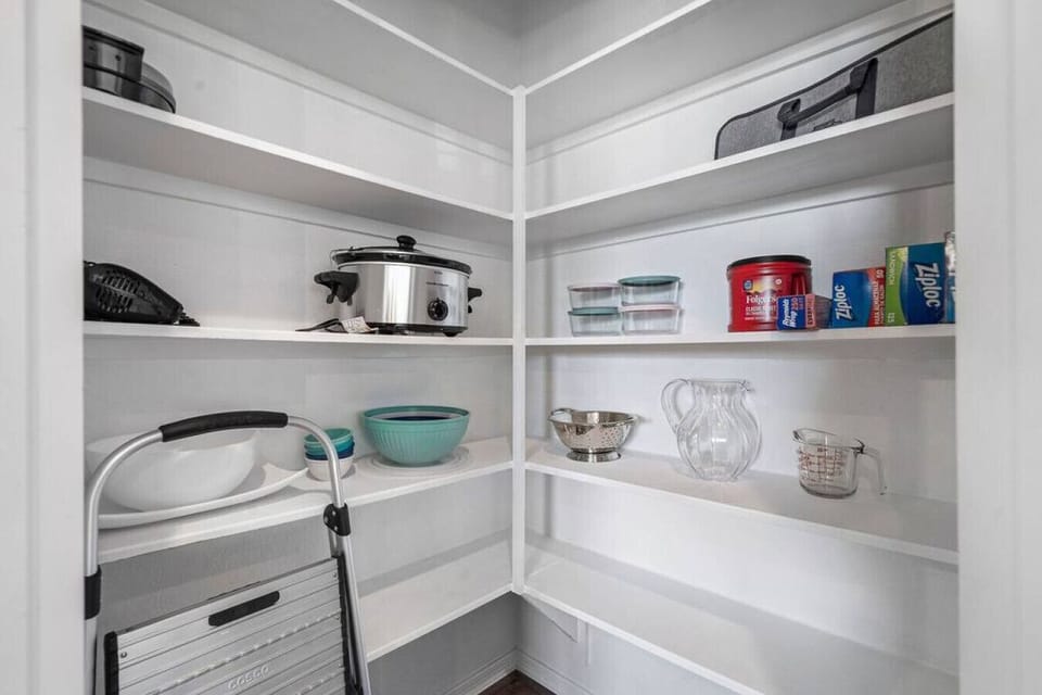 Large pantry with all the tools you`ll need!