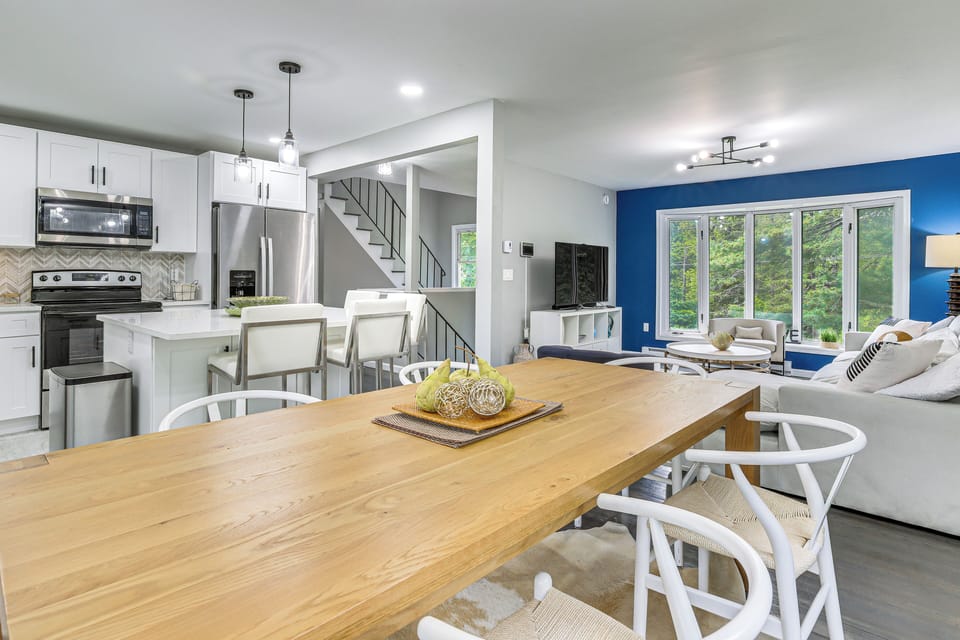 Dining Area | Dishware/Flatware Provided | Main Floor