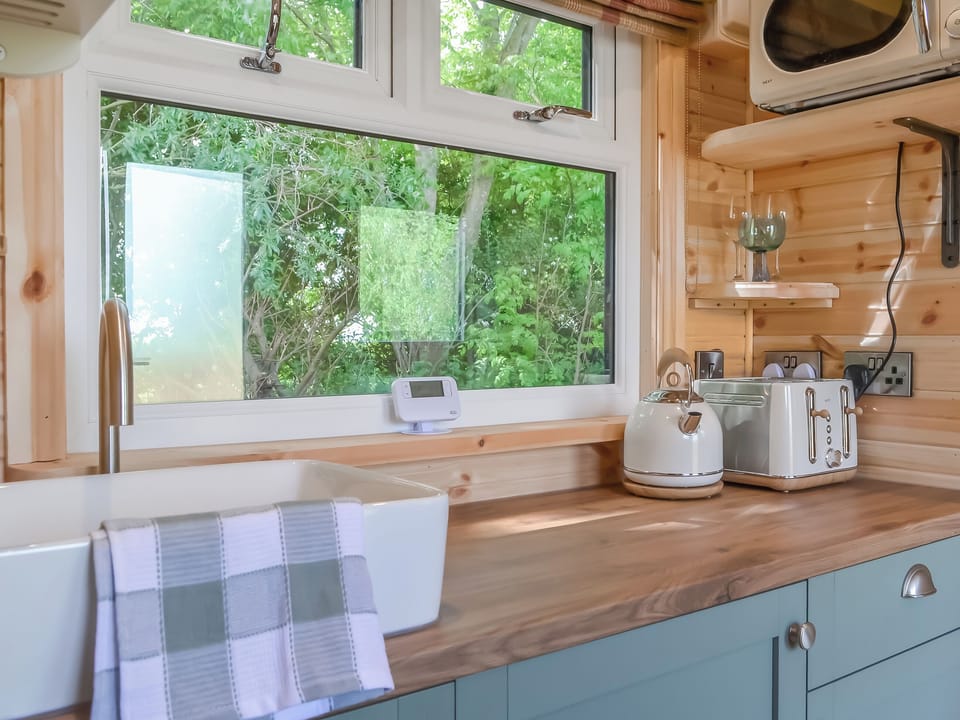 Open plan living space | Ewe Lodge - Shamrock Shepherds Huts, Kirby Misperton