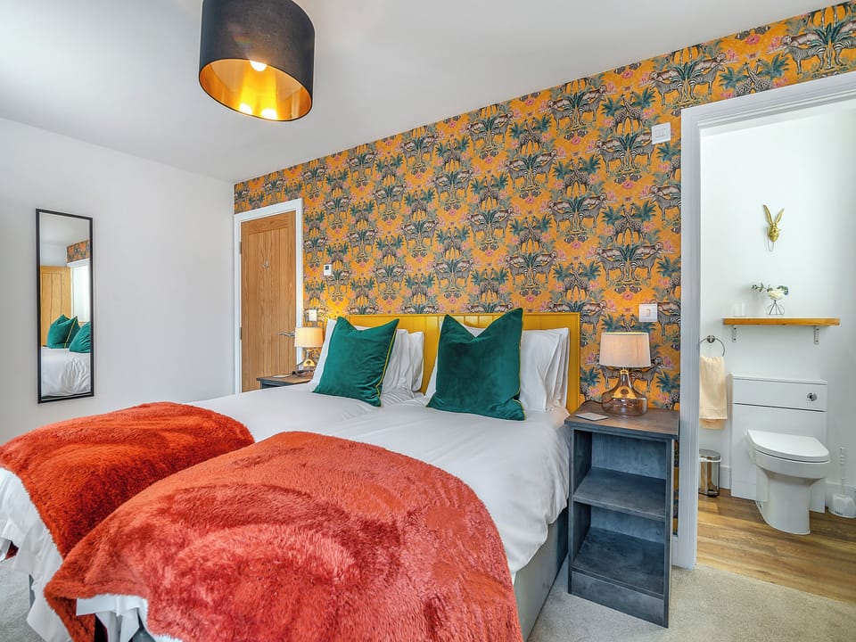 Twin bedroom | Kings Lodge, Bridlington