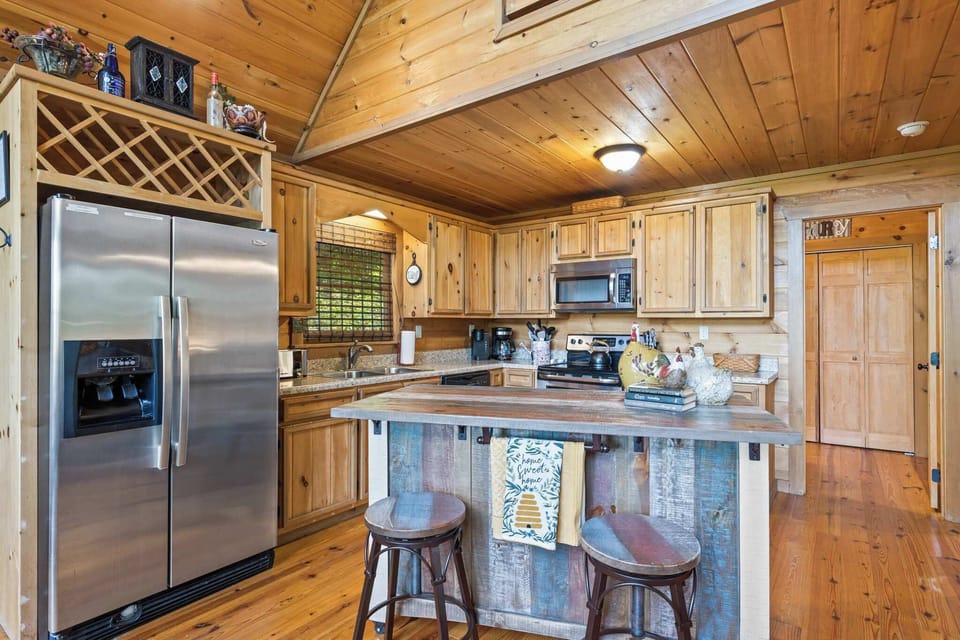 Whether you're prepping a feast or just grabbing snacks, our kitchen’s premium appliances and smart storage have you covered.

