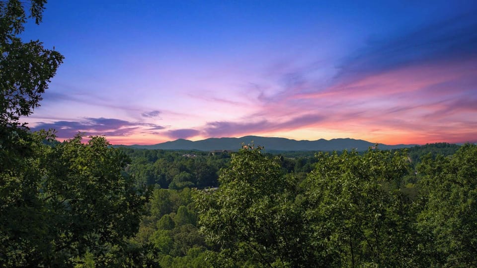 Endless mountain vistas and peaceful skies—experience stunning views right from the cabin.

