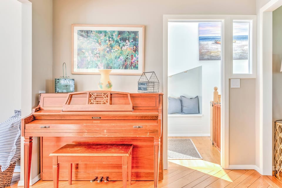 Baldwin upright piano 