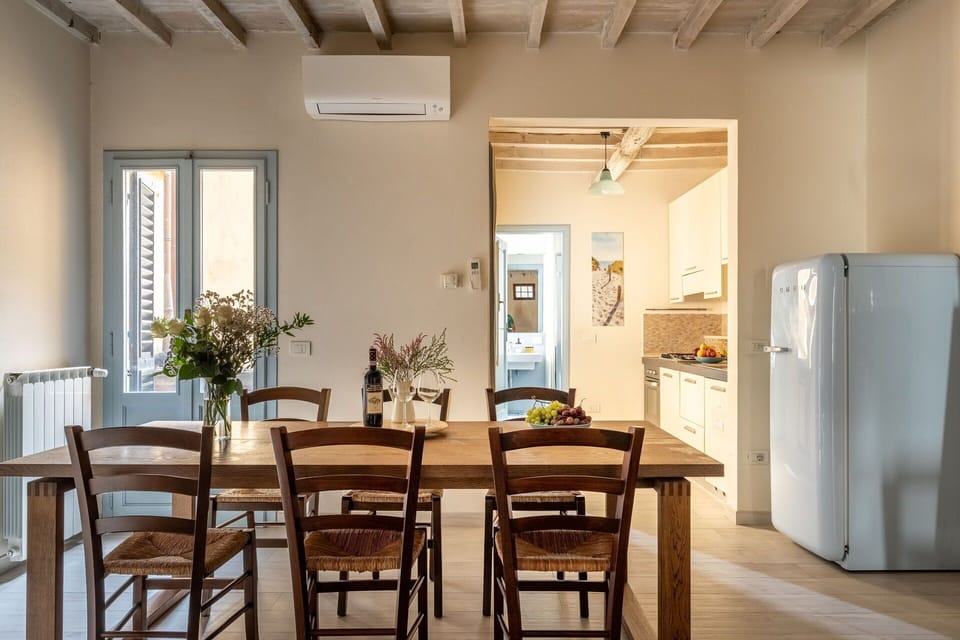 Autumn, Dining Room, Living Room, Spring, Summer
