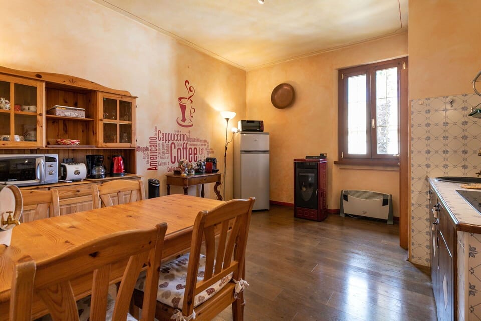 Dining Room, Kitchen