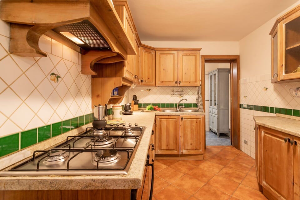 Dining Room, Kitchen