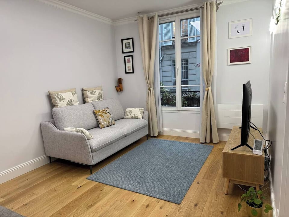 canapé convertible en lit de 140cm et un vrai matelas :)
