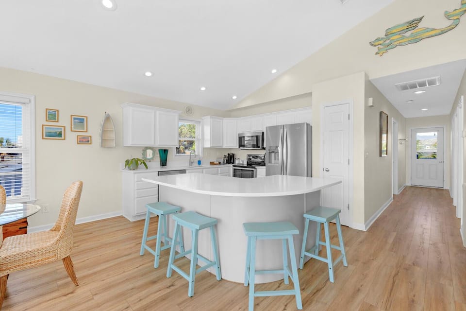 -Kitchen  Breakfast Bar-