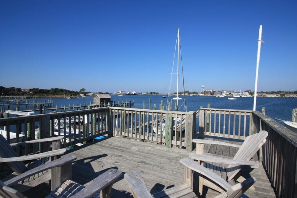 Community dock 