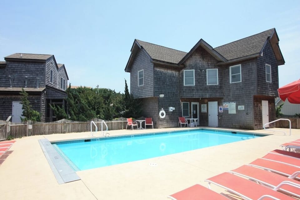 pool-and-pool-house-b