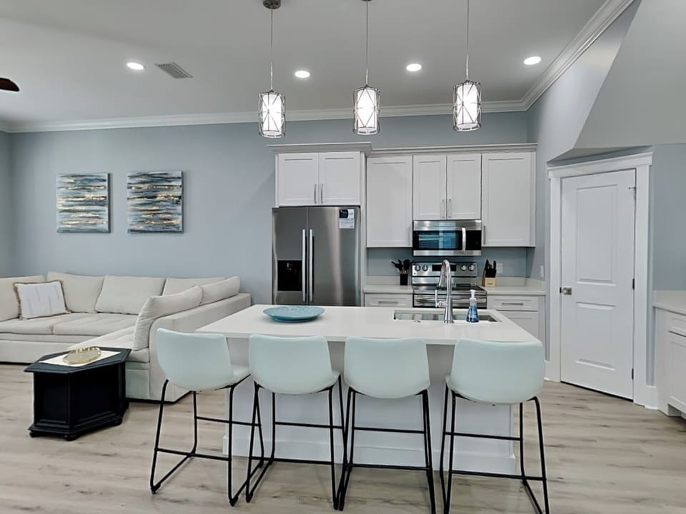 Kitchen Island Seating, First Floor