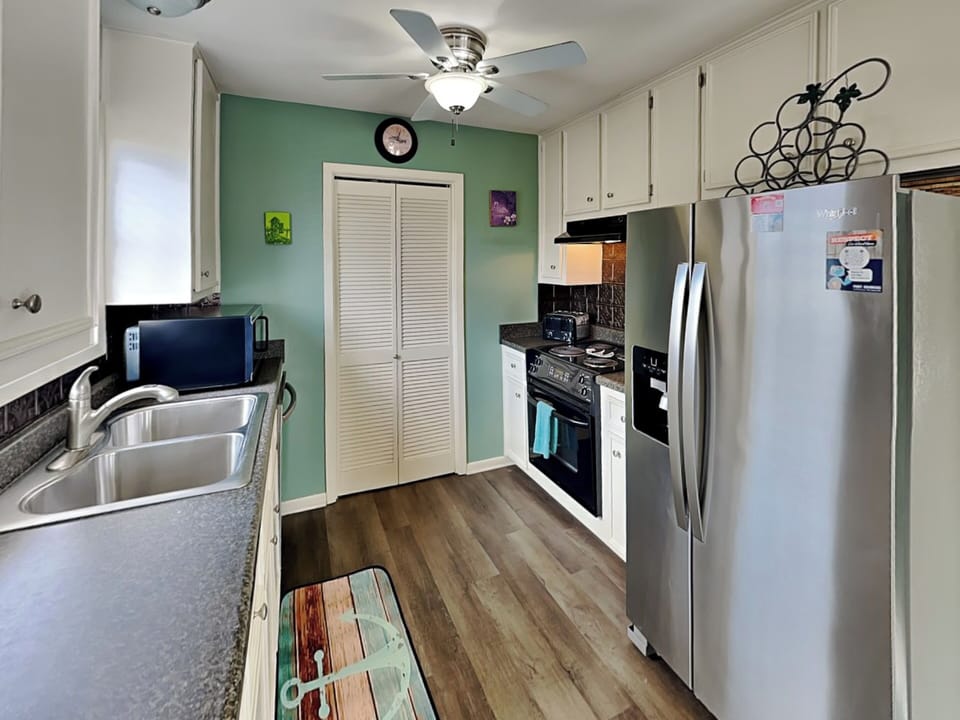 Full Size Kitchen