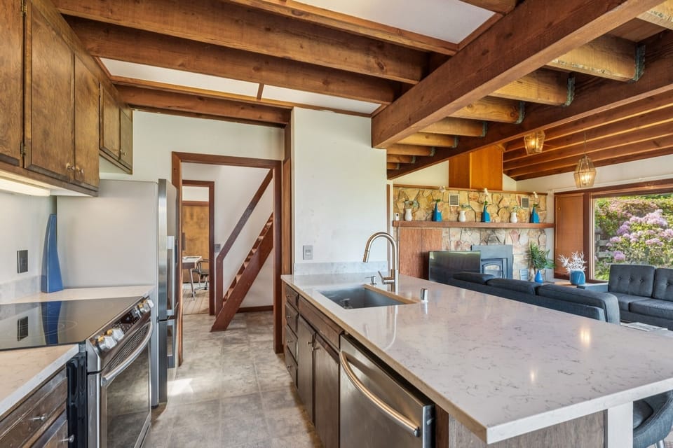 Indoors, Sink, Lamp, Sink Faucet, Hardwood