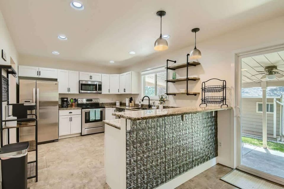 Spacious kitchen 
