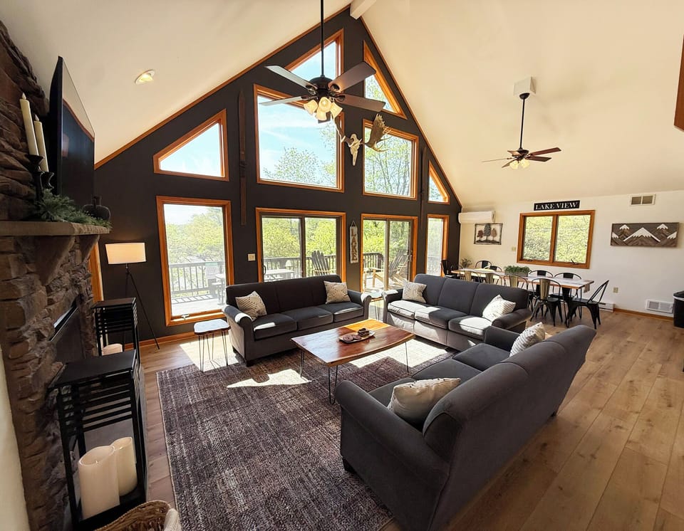 Welcome to Lakeside Lookout Lodge!