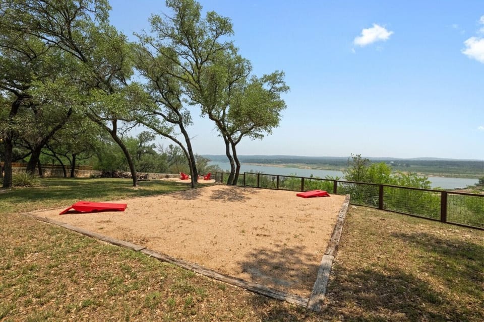 Kitchenette Cabin: Lakeview Game Area & Outdoor Relaxation